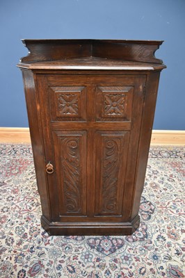 Lot 78 - An early 20th century carved oak free standing...