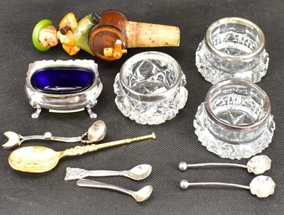 Lot 600 - A collectors' lot to include three hallmarked...