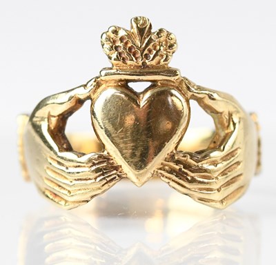 Lot 771 - A 9ct yellow gold Claddagh ring, size S,...