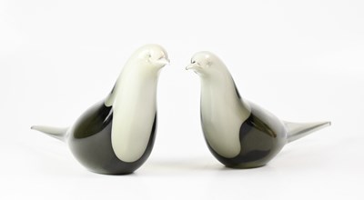 Lot 355 - A pair of Italian studio glass models of birds,...