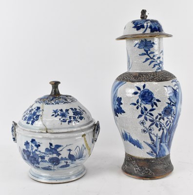 Lot 624 - A 19th century Chinese blue and white lidded...