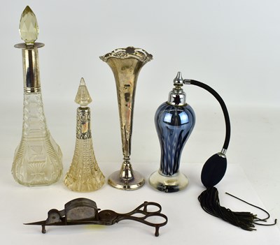 Lot 602 - Various items of silver to include a...