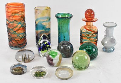 Lot 555 - A group of art glass and paperweights...