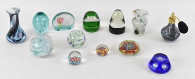 Lot 556 - A group of thirteen paperweights including...