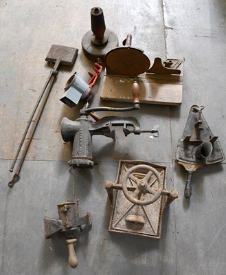 Lot 1023 - A mixed collection of kitchenalia to include...