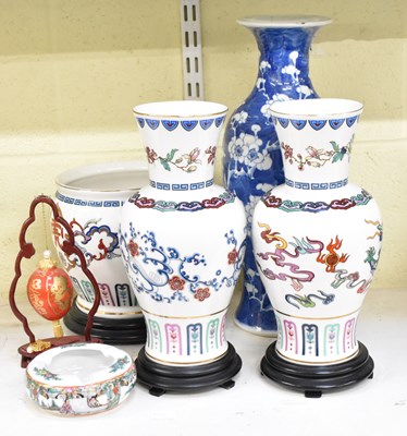 Lot 643 - A group of modern Chinese decorative ceramics...