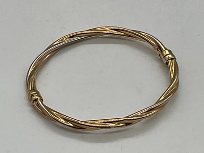 Lot 493 - An Italian 9ct yellow gold hinged bangle of...