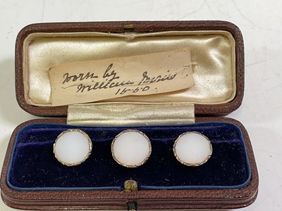 Lot 510 - A set of gentleman's boxed gold studs