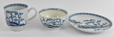 Lot 499 - WORCESTER; an 18th century blue and white tea...