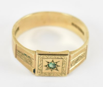 Lot 826 - A 9ct yellow gold gentleman's signet ring set...