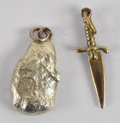 Lot 842 - A 9ct white gold nugget pendant and a 9ct...