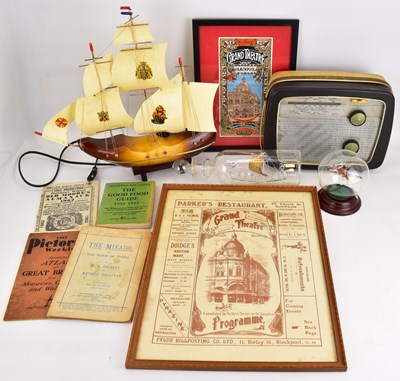 Lot 166 - A collectors' lot to include a vintage radio,...