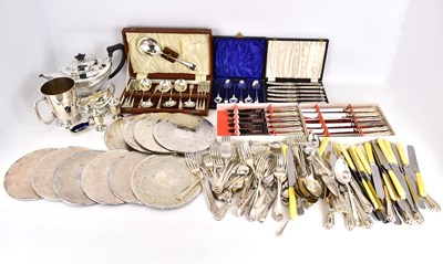 Lot 582 - Various items of silver plated ware to include...