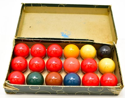 Lot 479 - A vintage box of Aramith 1 7/8" snooker balls.