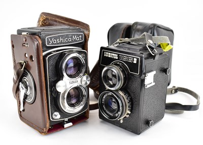 Lot 501 - Two vintage cameras comprising a Yashica Mat...