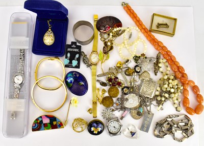 Lot 905 - Mixed modern and vintage costume jewellery to...