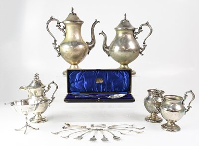 Lot 581 - A small quantity of silver plated ware to...