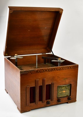 Lot 1153 - ZENITH; a record player and crank radio,...