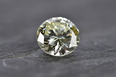 Lot 34 - A loose diamond, the round brilliant cut stone...