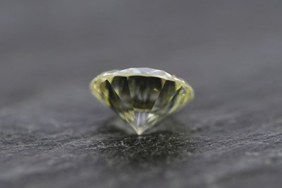 Lot 34 - A loose diamond, the round brilliant cut stone...