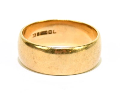 Lot 1236 - A 9ct yellow gold wedding band, approx size W,...