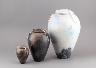 Lot 133 - DAVID OXLEY; a graduated trio of raku jars and...