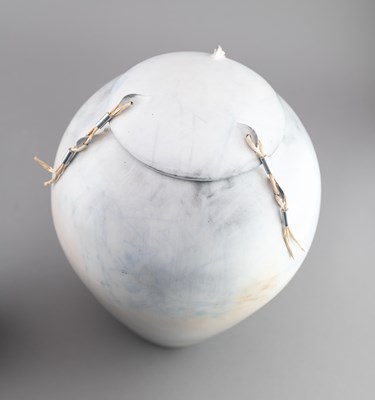 Lot 133 - DAVID OXLEY; a graduated trio of raku jars and...