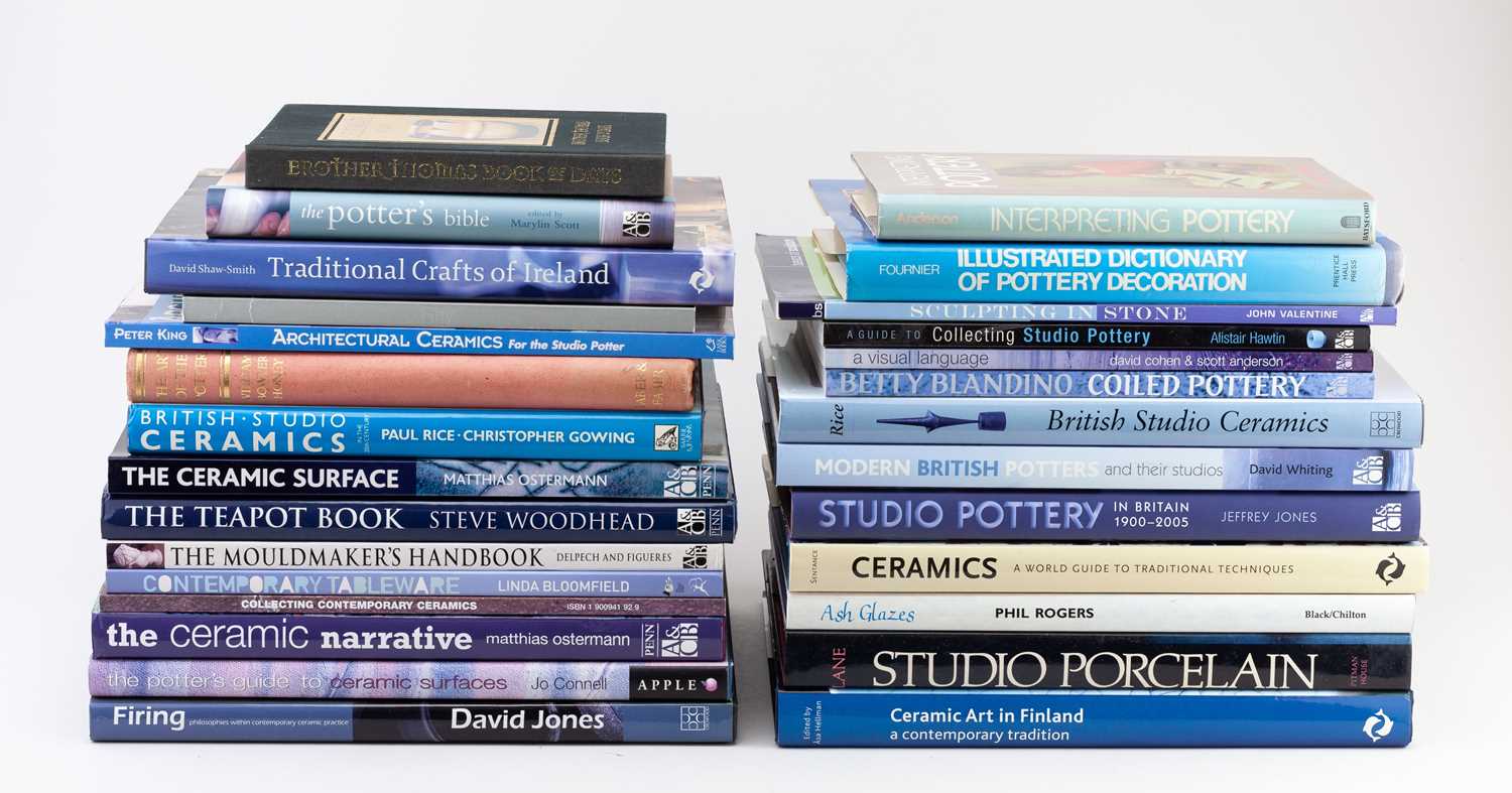 Lot 653 - A large collection of books on studio