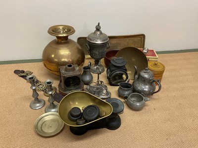 Lot 128 - A collection of metalware and treen including...