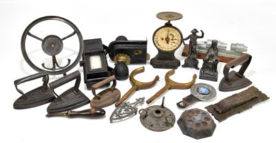 Lot 185 - A mixed collection of metalware to include...