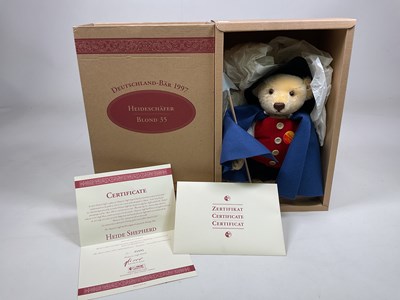 Lot 315 - STEIFF; a boxed collector's bear, Heide...