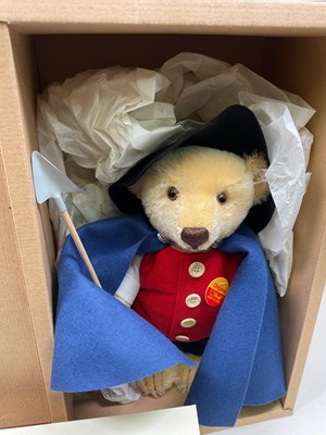 Lot 315 - STEIFF; a boxed collector's bear, Heide...