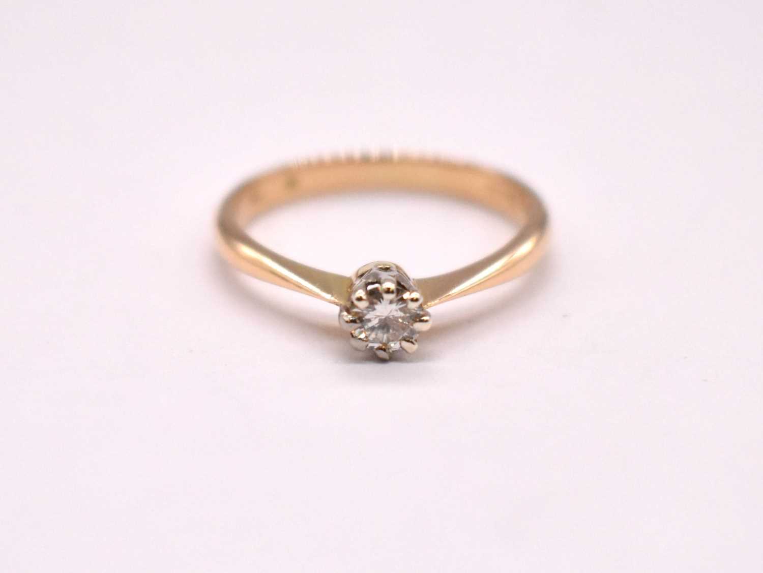 Lot 1122 - An early 20th cenury 18ct yellow gold diamond...