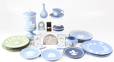 Lot 277 - WEDGWOOD; a collection of jasperware, to...