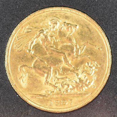 Lot 672 - A Victorian sovereign 1887, London Mint,...