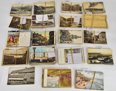 Lot 523 - A collection of assorted vintage postcards...