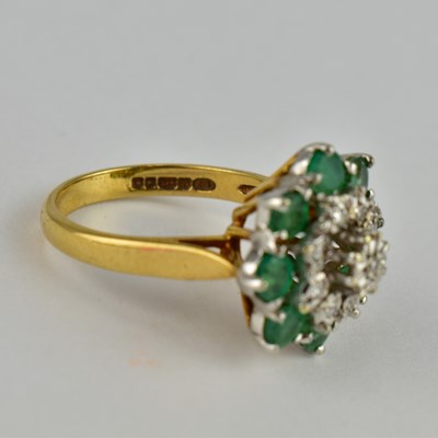 Lot 770 - A 9ct ring with diamond and emerald cluster,...