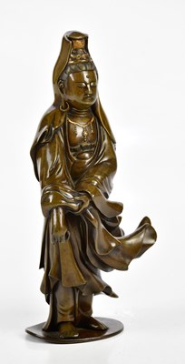 Lot 1273 - An early 20th century bronze figure of Guan...