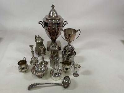 Lot 415 - A quantity of silver plated items to include a...