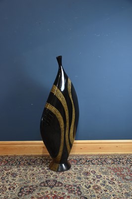 Lot 387 - A large and impressive modern lacquered vase...