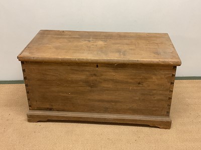 Lot 674 - Late 19th century pine blanket box with metal...