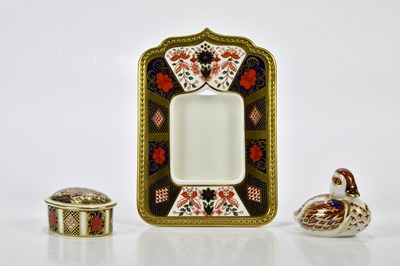 Lot 1377 - ROYAL CROWN DERBY; an old Imari pattern...