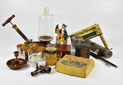 Lot 1043 - A quantity of mixed collectors' items...