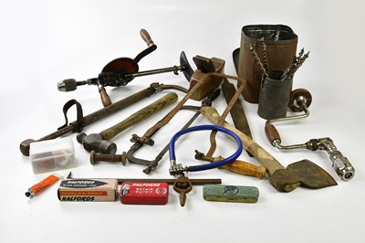 Lot 1055 - A collection of vintage tools including pan...