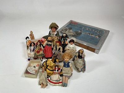 Lot 123 - A quantity of vintage world costume dolls,...
