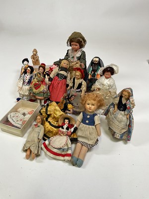 Lot 123 - A quantity of vintage world costume dolls,...