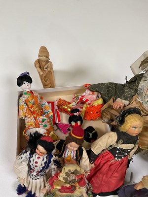 Lot 123 - A quantity of vintage world costume dolls,...