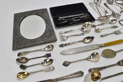 Lot 252 - A small quantity of electroplated items to...