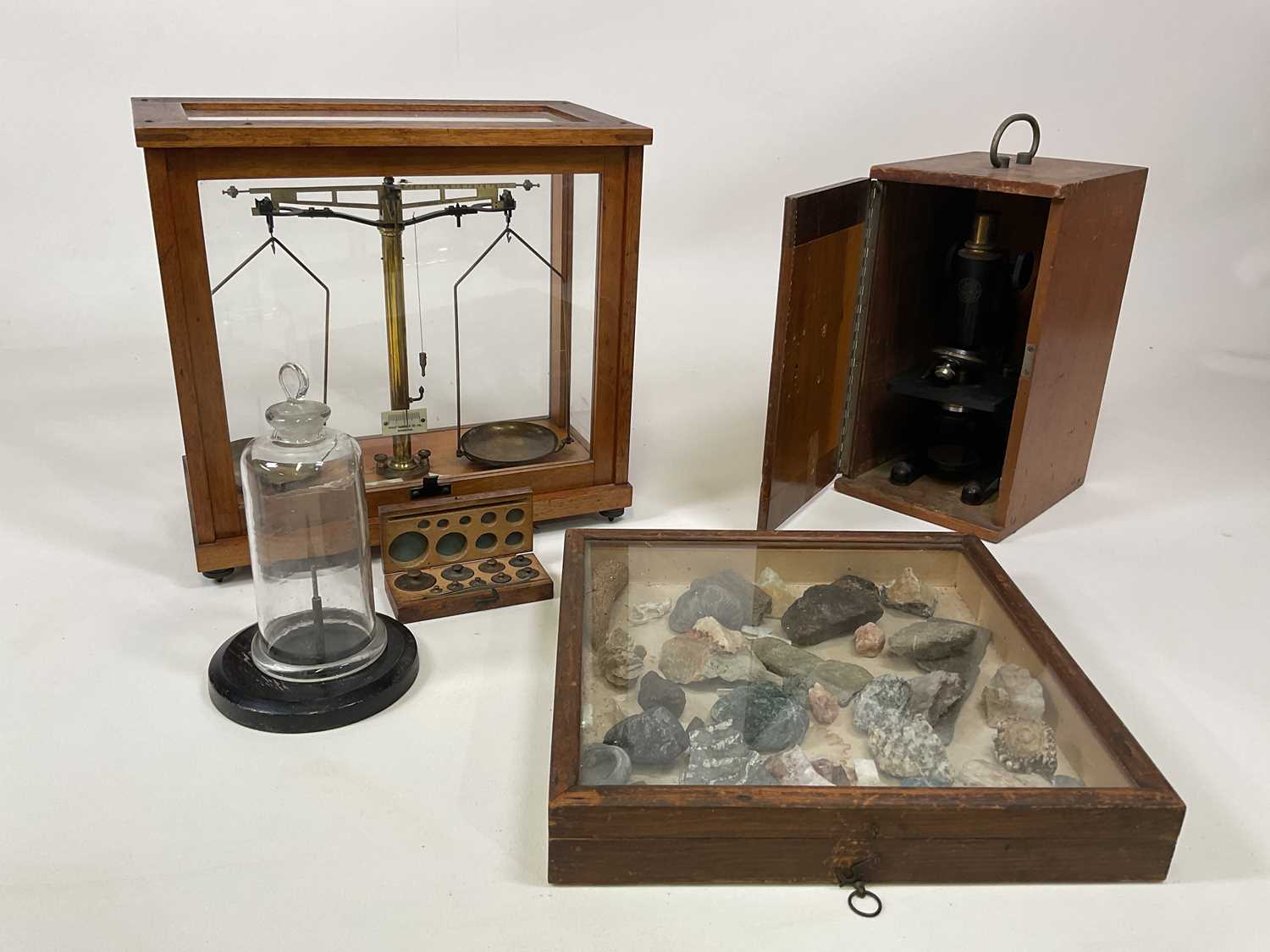 Lot 54 - A collection of various scientific items