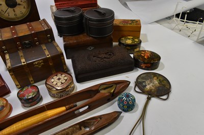Lot 22 - A quantity of collectors' items to include...